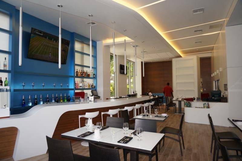 Beachwalk Resort bar and dining