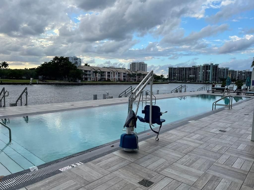 Pool, ADA access
