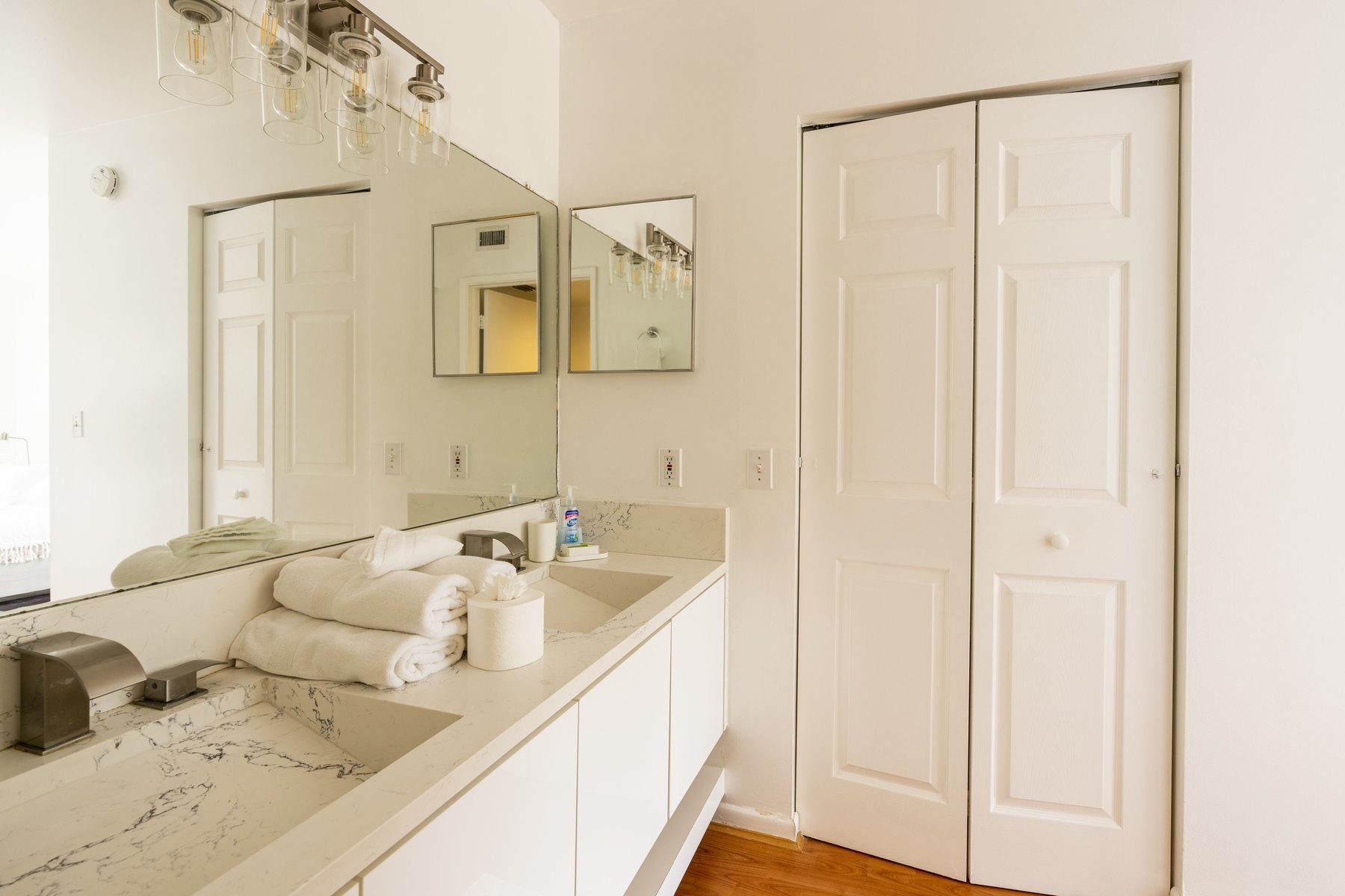 Bathroom vanity