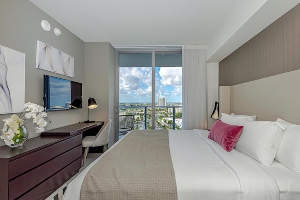 Bedroom, alternate angle