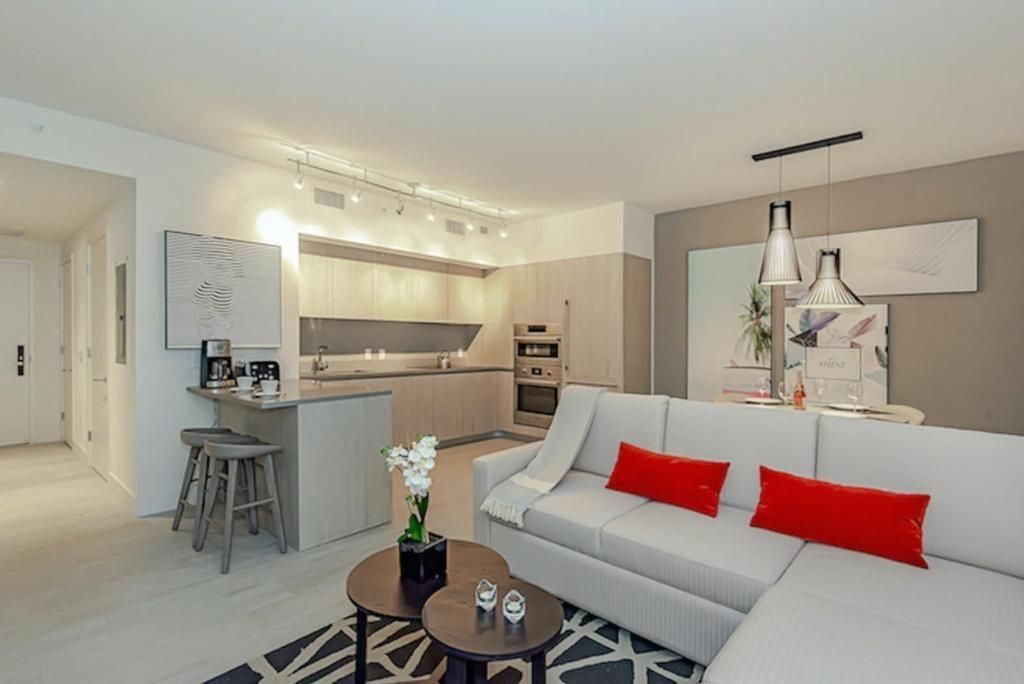 Full kitchen