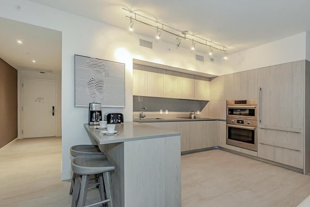 Kitchen, alternate angle