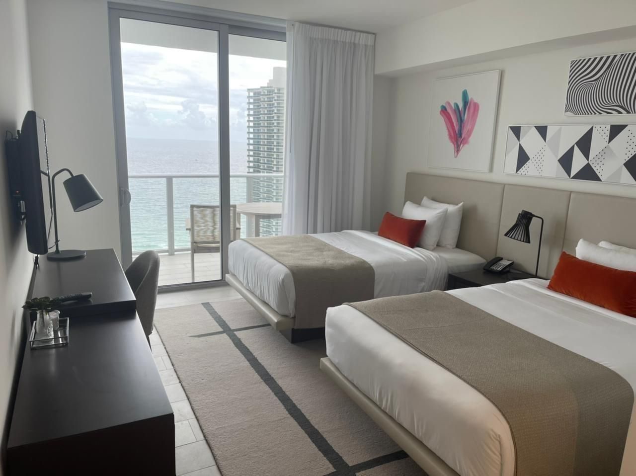 Second bedroom, twin beds