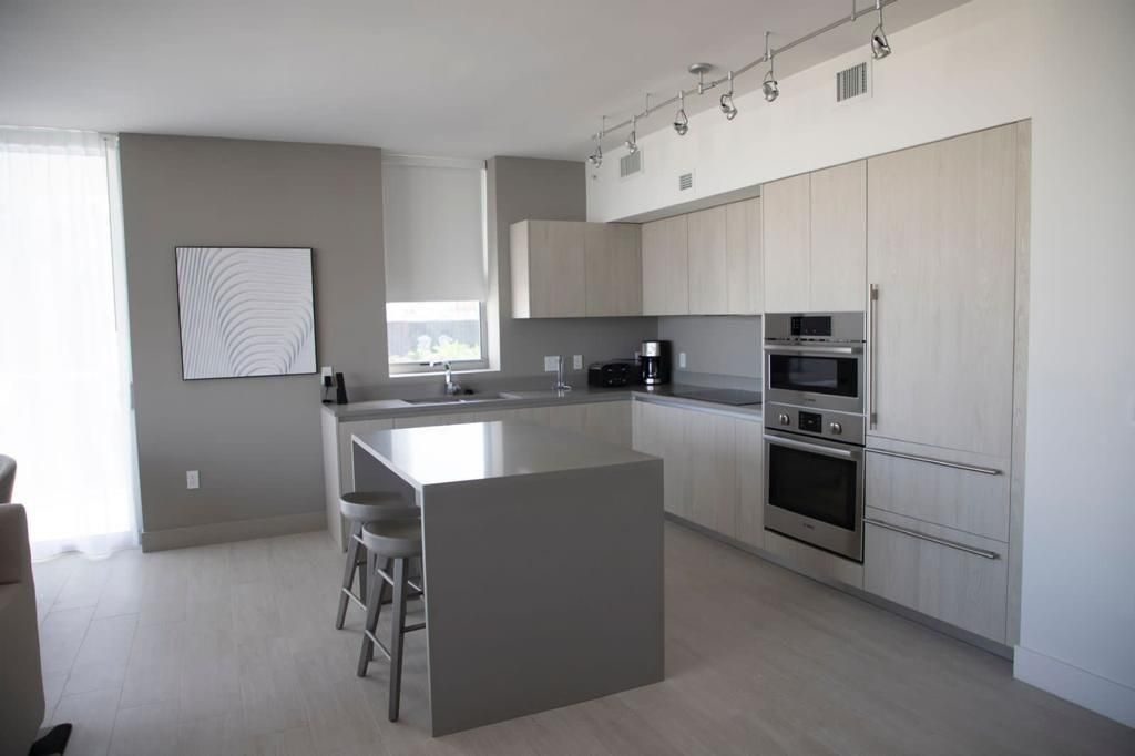 Kitchen, alternate angle