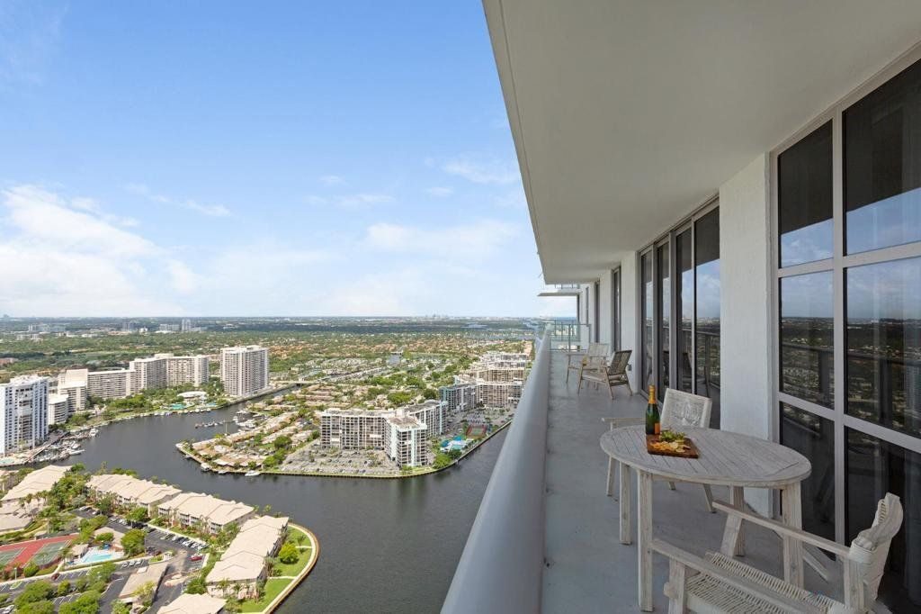 Balcony, Intracoastal view