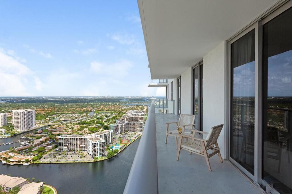Balcony, alternate angle