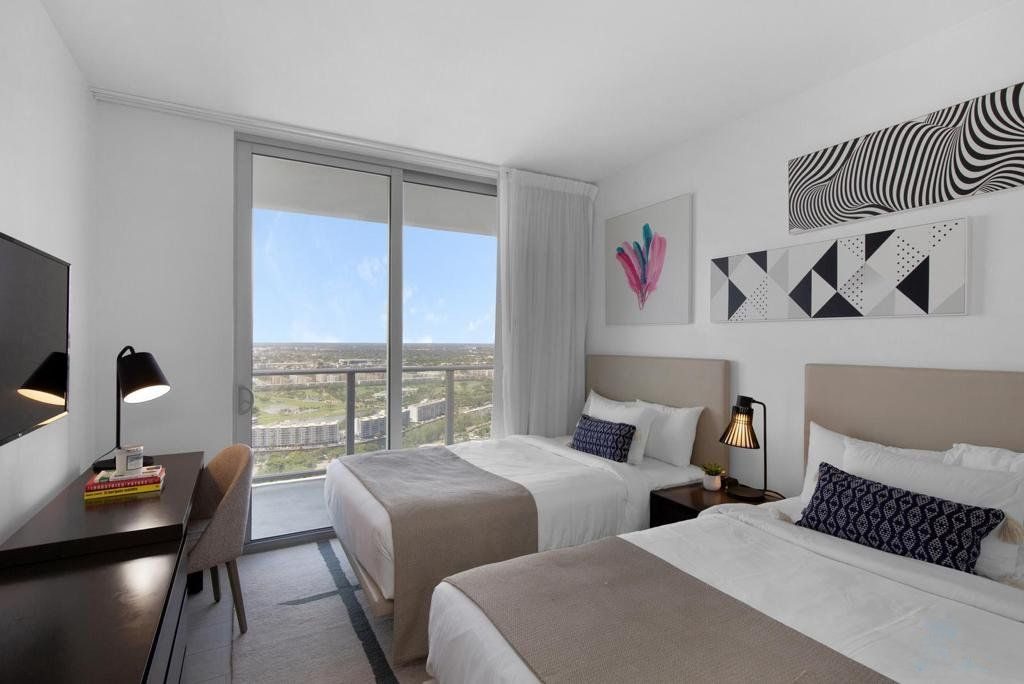 Second bedroom, twin beds