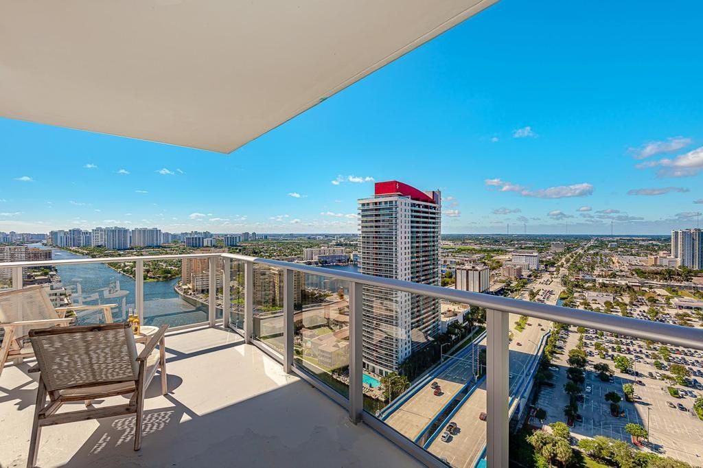 Balcony, Intracoastal view
