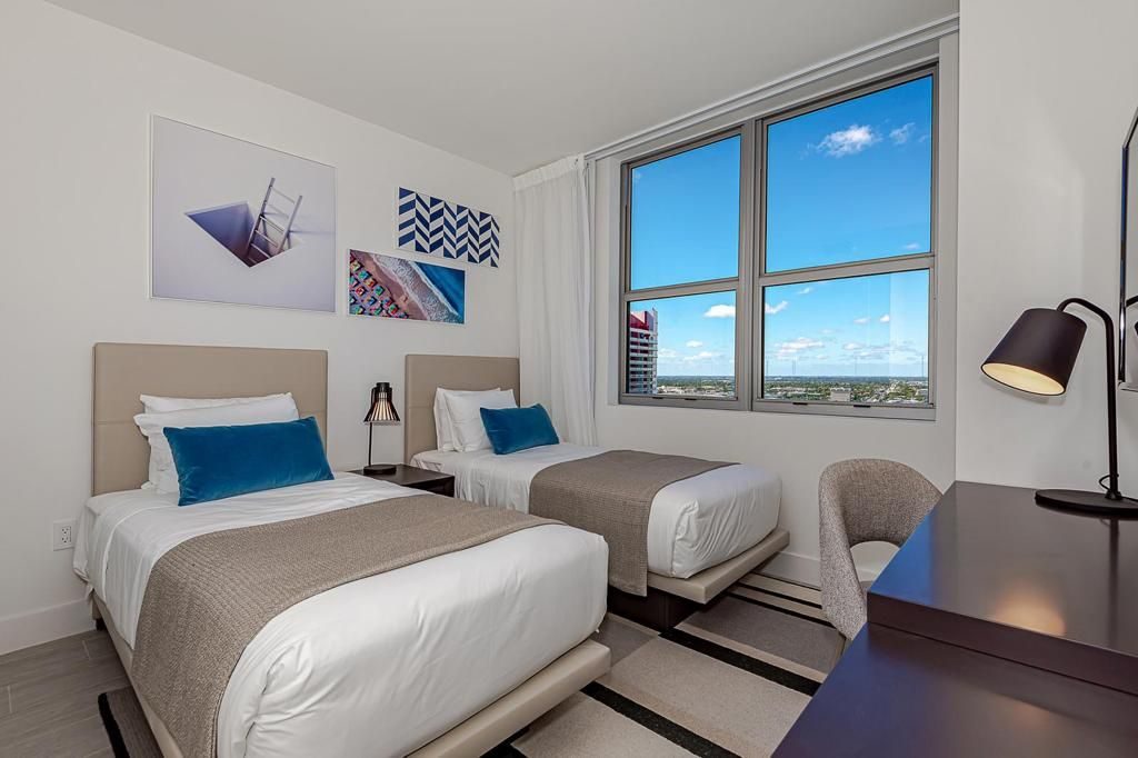 Second bedroom, twin beds
