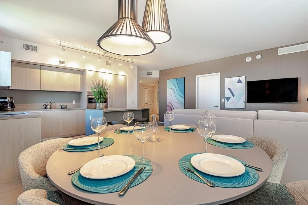 Dining area, alternate angle
