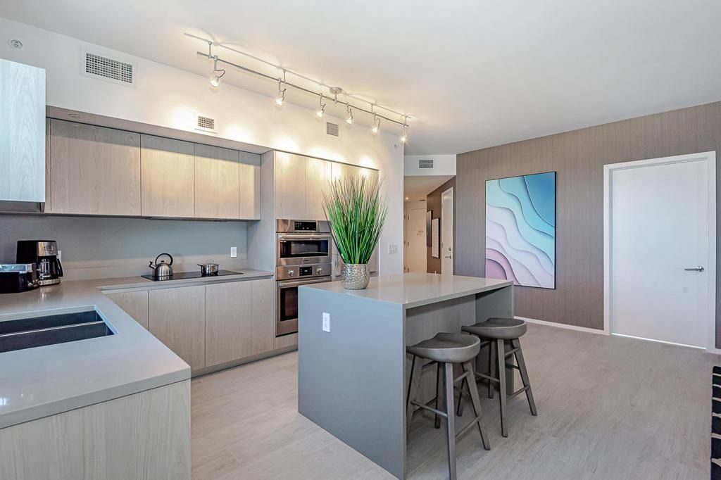 Kitchen, alternate angle