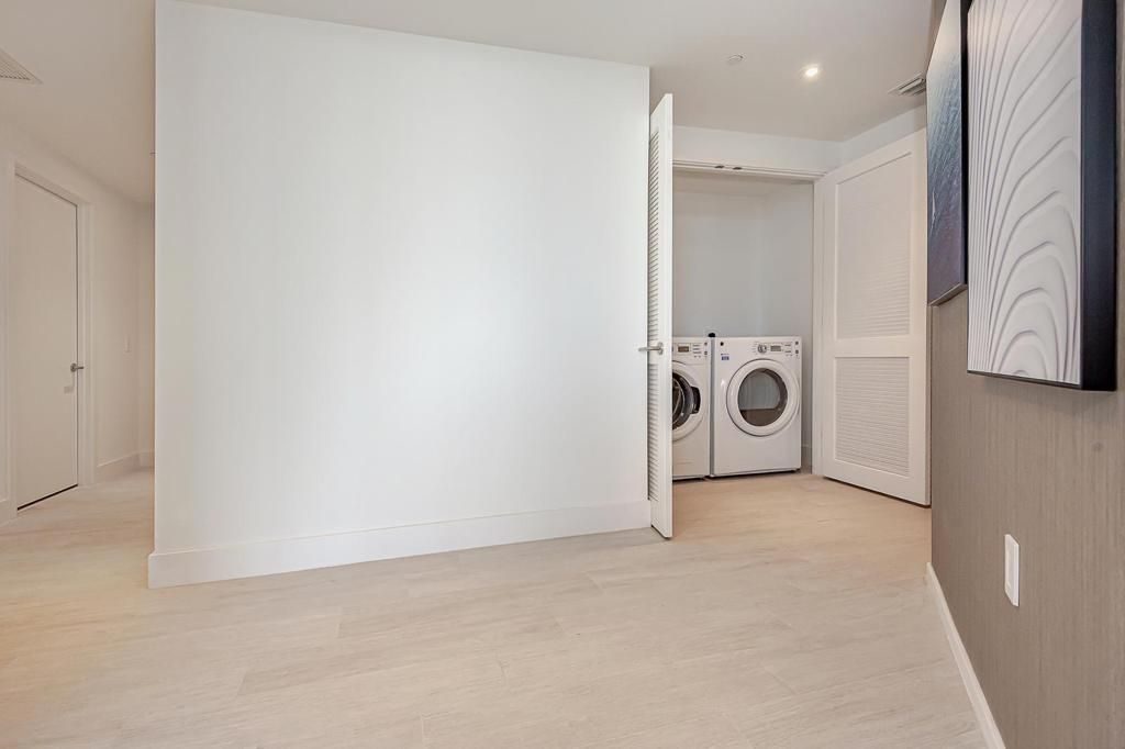 In-suite washer and dryer