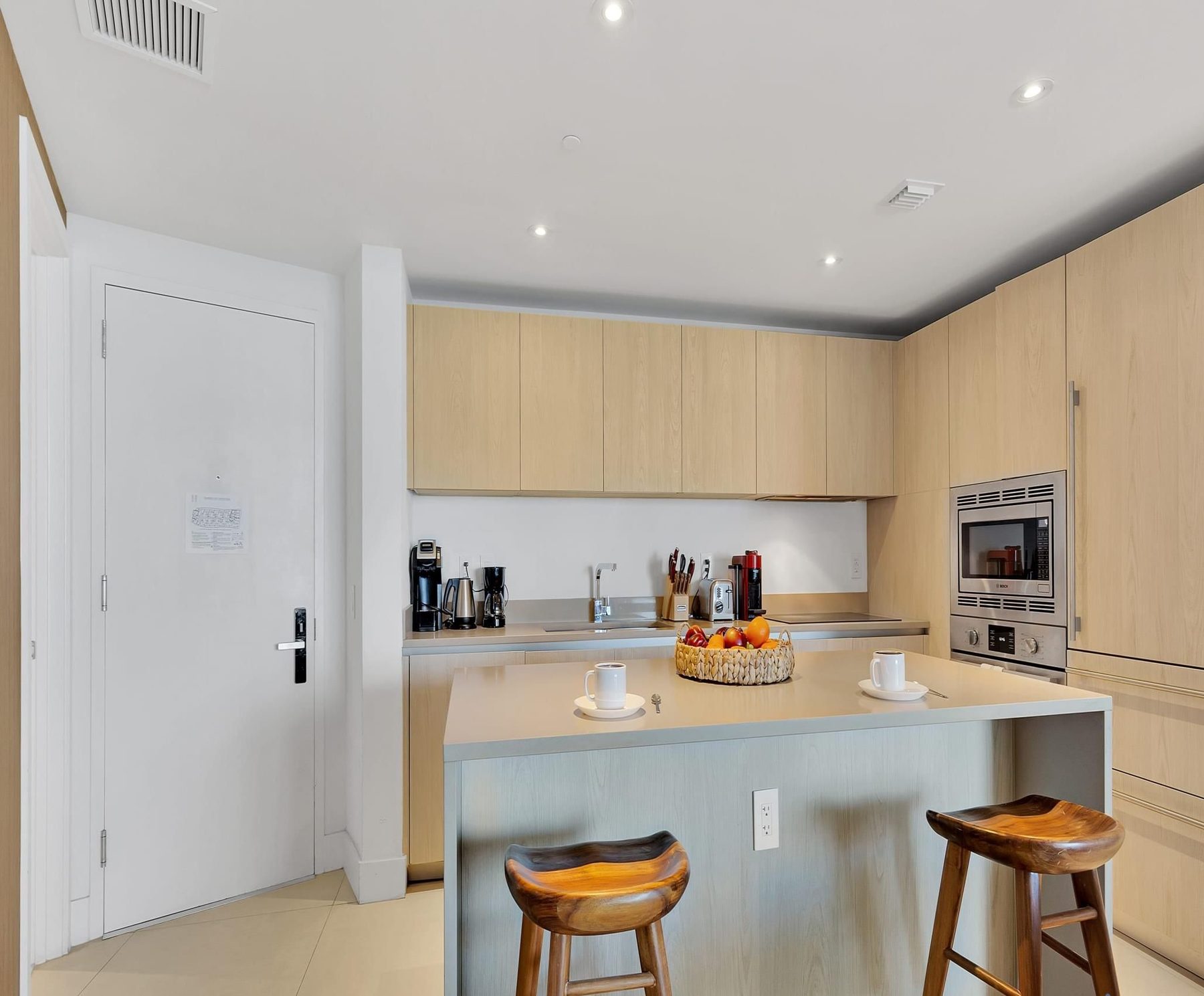 Full kitchen