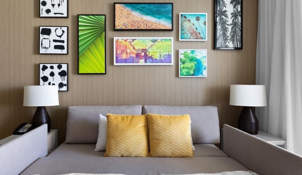 Living room gallery wall seating